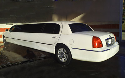 2010  LINCOLN TOWN-CAR  SIGNATURE    STRETCH LIMOUSINE