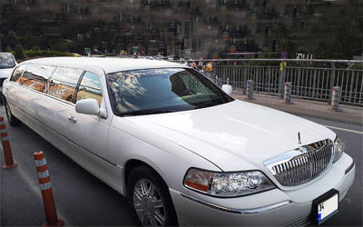 2010  LINCOLN TOWN-CAR  SIGNATURE    STRETCH LIMOUSINE