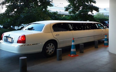 2010  LINCOLN TOWN-CAR  SIGNATURE    STRETCH LIMOUSINE
